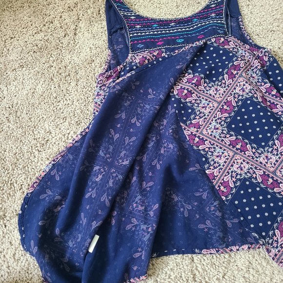 Split Back Tank - Picture 14 of 15